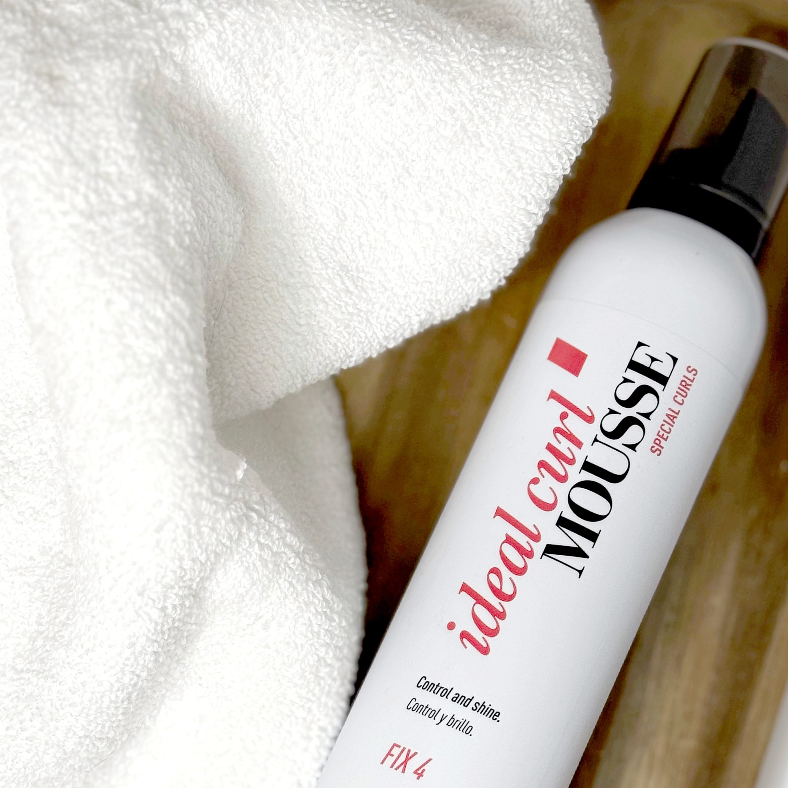 Kosswell Ideal Curl Mousse 300 ml, mocna pianka do włosów kręconych – zdjęcie dodatkowe